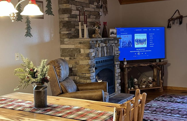 Smoky Mountain Getaway 3 Bedroom Cabin by RedAwning - Photo 19