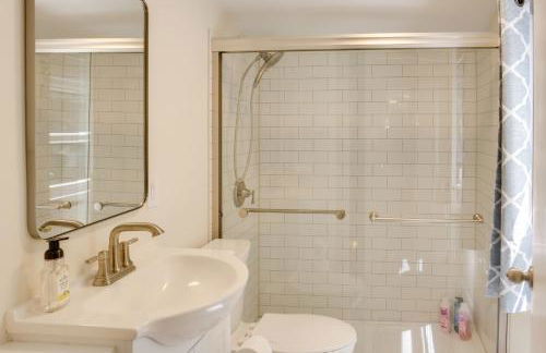 Cozy Tennessee Cabin with Deck, Grill and Fire Pit! - Foto 13