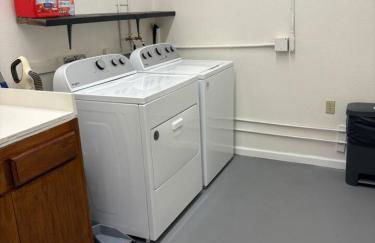 Newly Renovated Lakefront with Dock - Foto 31