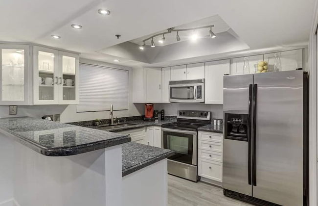 Executive 2 Bdrm Condo in the Heart of Biltmore! - Foto 8