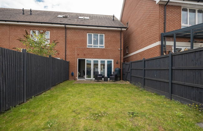 3 Bedroom and 2 Bath House with Balcony - Foto 42