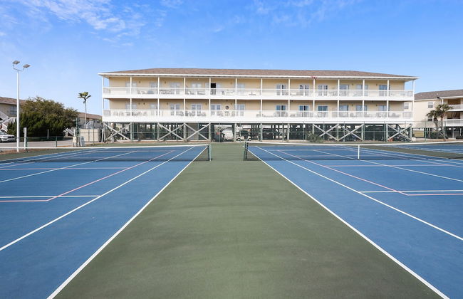 SPC 4133 Beautiful Tennis Court 2 bedroom with free beach set up for 2 by RedAwning - Foto 27