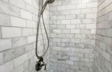 Full Building Huge Downtown Retreat Walkable to Everything - Foto 27