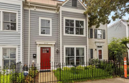 Classy Old Town Getaway 3-BR in Perfect Location - Foto 32