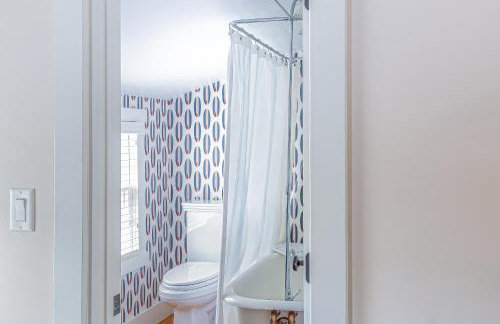 Close to Dtwn Nantucket! Group Getaway with Patio - Foto 44