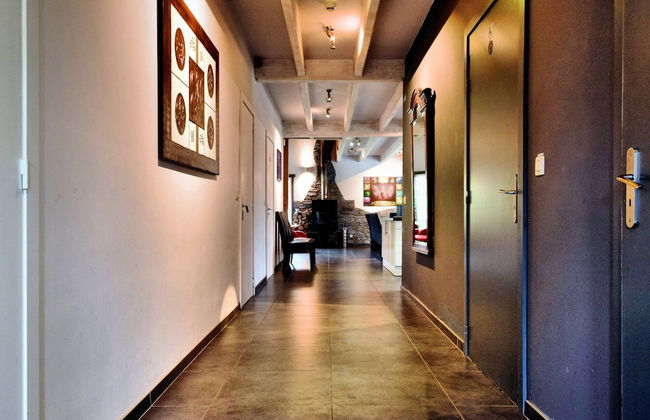 Beautiful Villa with Heated Outdoor Pool, Sauna, Hot Tub in Forest - Photo 2