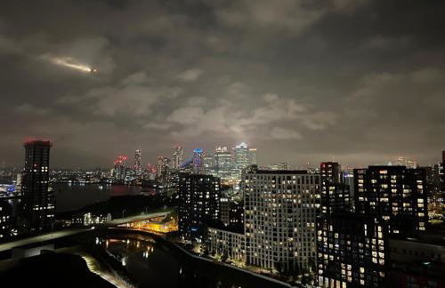 Penthouse with O2 Arena View, Free Parking & Portable AC - Foto 7