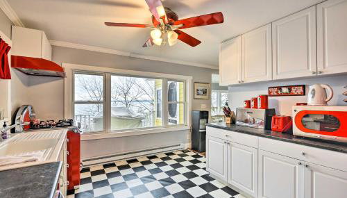 Waterfront Cottage on Sawmill Bay w/ Deck! - Foto 2