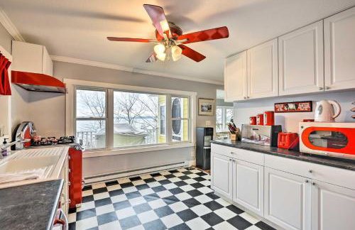 Waterfront Cottage on Sawmill Bay w/ Deck! - Foto 2