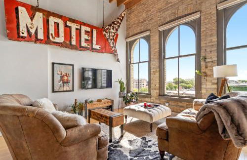 The Goatel - 1 bdrm apartment - Photo 1