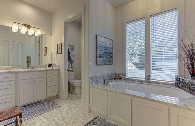 Immaculate Waterfront Home for 16 w/ Private Dock! - Foto 27