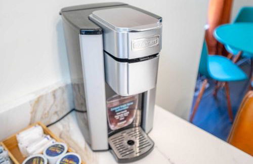 Color Pop Cottage Stylish 2BR with 2 Parking Spots - Foto 23