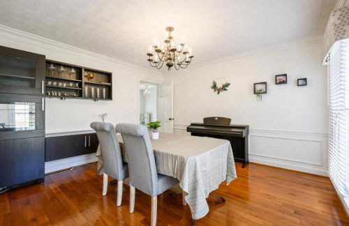 2 Story Home With Sunroom & Cozy Deck Close To KSU - Foto 14