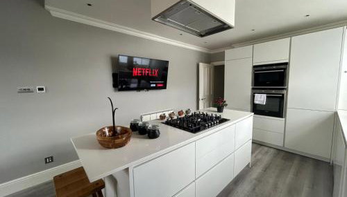 Beautiful and spacious 2 bed, 2 bath apartment bordering Fulham and Chelsea - entire apartment with private entrance - Foto 3