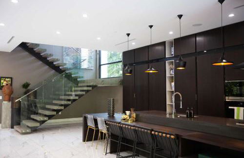 NEW Modern Oasis off Melrose - Rooftop - Pool - Photo 8