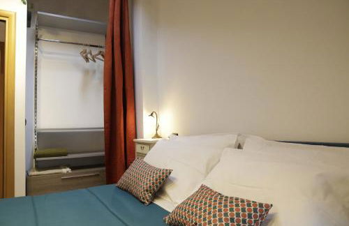 Midnight blues for 3 people near the airport - Foto 27