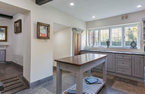 Secluded Mansion Retreat - Expansive Private Oasis - Pass the Keys - Foto 17