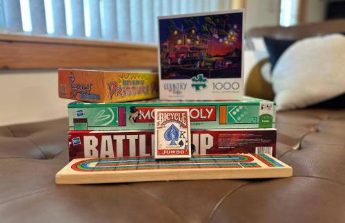 The Chalet - Spacious 7 bedroom near Sugarloaf, on Snowmobile and UTV trails, Hiking, Golf and Flagstaff Lake across the street - Foto 30