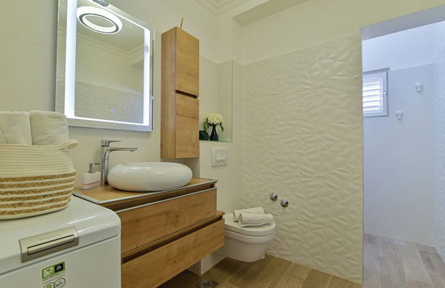 Apartment With Breathtaking sea View - Photo 22