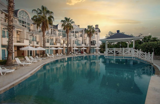 Seahorse Deluxe Hotel - Photo 20