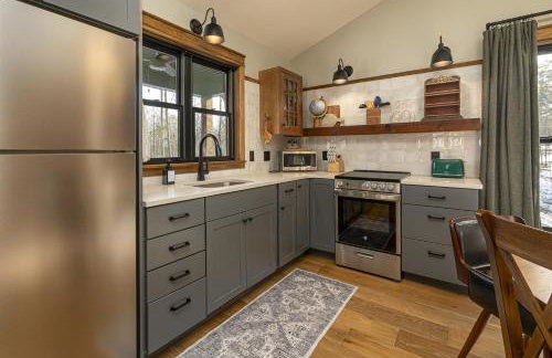 Romantic 1BR Cabin w Hot Tub Near Carbondale - Foto 11