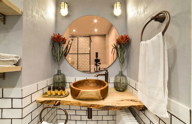 The Majestic Garden Suite - Photo 26