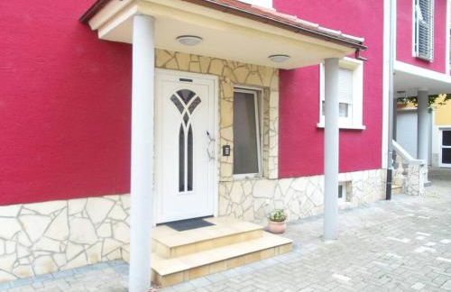 Ferienwohnung Urlaubsglück - Balkon und Parkplätze inklusive nur 5 Fahrminuten vom Europa-Park - Foto 2