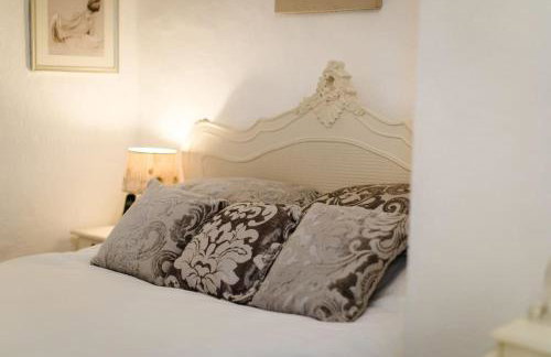 1800 Period Grade 2 Listed Cottage Addingham - Photo 3