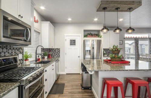 Beautiful 3 Bedroom Private home with easy access - Foto 8