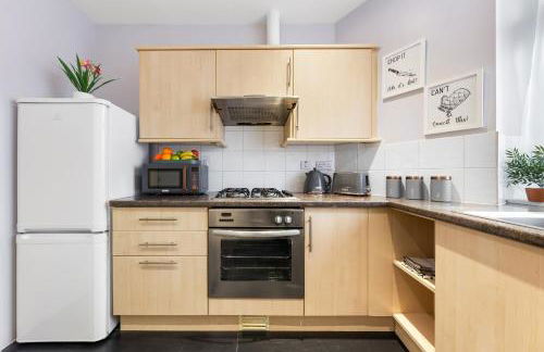 Stylish & Modern 2-Bedroom London Hideaway - King Bed- Sleeps 6 - Parking Available - Instant Book - 20 Percent Off Long Stays! - Foto 28