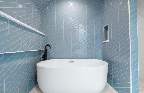 Modern Luxury in the Heart of Austin 3BR 3BA with Huge Balcony - Foto 29