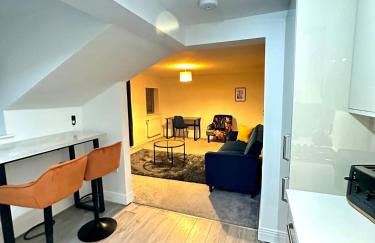 Modern 2 Bedroom First Floor Apartment, Free Parking, Woking - Foto 14