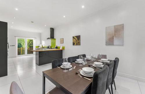 Perfect Booking 4 Bed Home in Cheltenham - Photo 17