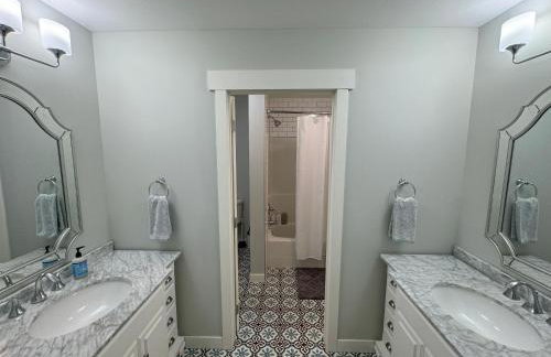 Built 2016 Pristine Lake House for Boating, Remote Work, Hiking and Relaxing - Foto 16