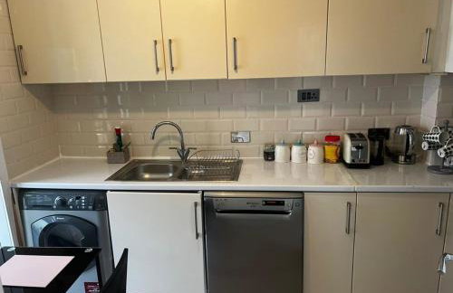 Cosy 2-Bedroom Flat in Finsbury Park, Modern, Convenient & Close to Central London! - Foto 11