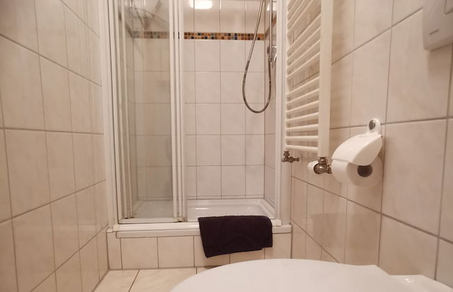 Charming 2-room Apartment Lakenear, Fewo am See - Foto 3