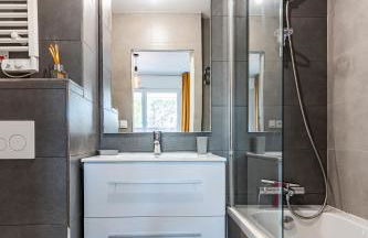 Appartement climatisé les pieds dans l'eau pour 6 personnes avec 1 suite parentale, 1 chambre double et 1 mini chambre Piscine sur le toit clim garage - Foto 36