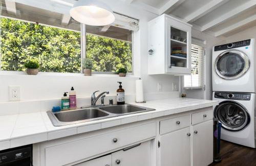 SoCal Retreat with Pool and Spacious Backyard - Foto 43