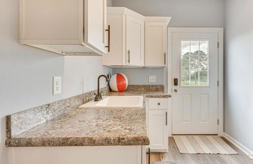 Private Beach and Deck Bayfront Home in Hayes! - Foto 25