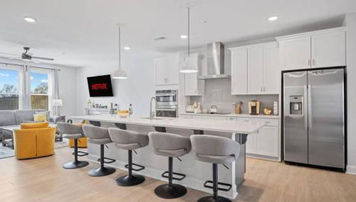 NEW Luxury Condo, Rooftop Terrace, EV Charger! - Foto 3