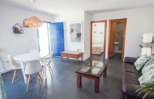 Beach House with Balcony and beach view - Photo 5