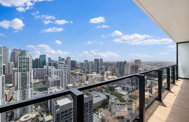 Luxurious Condo Downtown Miami Heart - Photo 62