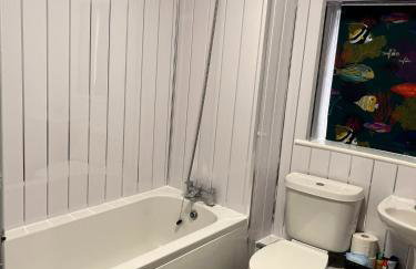 Home away Tamworth Staffordshire 4 Bedroom 3 Bathroom - Semi Detached House - Foto 52