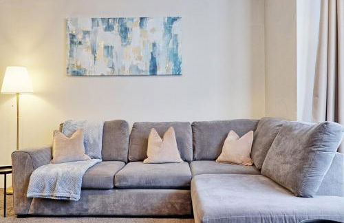 Large 5-Bedroom Home, Perfect for Long Stays & Team Accommodation - Foto 2