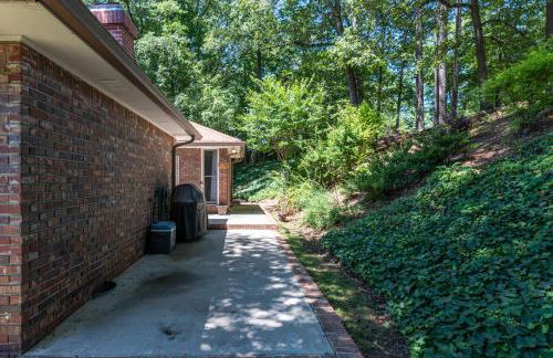 Fully Fenced Rustic Home Minutes From Truist Park - Foto 25