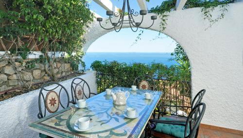 Breathtaking Seaside Villa with Heated Saltwater Pool & Panoramic Terraces - Foto 3