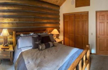 Relaxing Glamping Vacation: Fantastic Log Cabin with a Hot Tub in Darby, MT - Foto 13