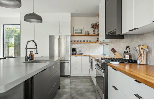 Rooftop Deck, DT City Views, Modern Eastside Oasis - Foto 9