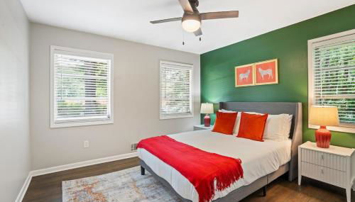 Large House Near Truist Field 15 mins to ATL and Six Flags - Foto 5