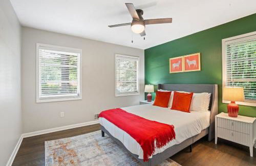 Large House Near Truist Field 15 mins to ATL and Six Flags - Foto 5